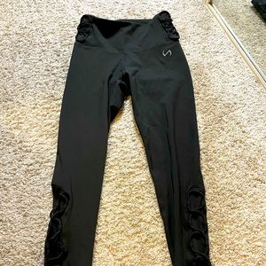 TLF LEGGINGS SIZE XS BLACK WITH DETAILS ON SIDE